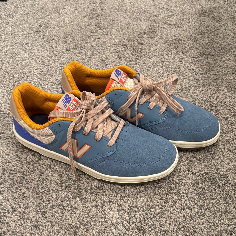 NWOT New Balance 425 blue cream 7m/8.5W